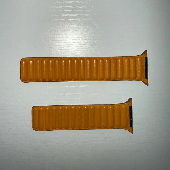 Apple Watch Leather Band 44mm S/M – Poppy Orange | Genuine & Official - Picture 1 of 2